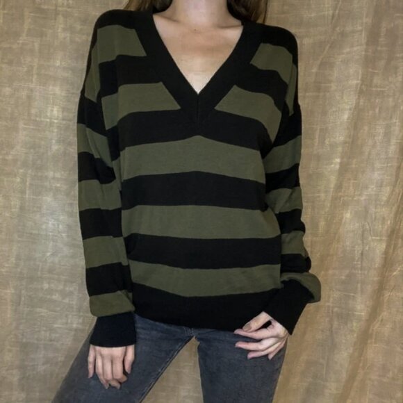 Banana Republic Striped V Neck Knit Pullover - Picture 4 of 4